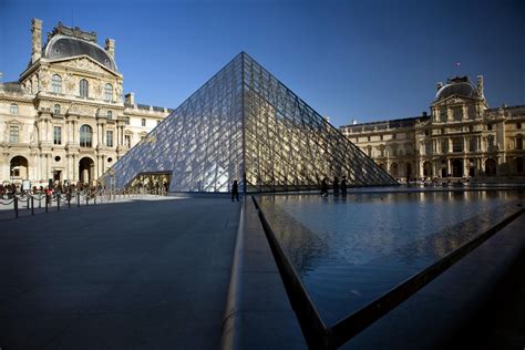 louis vuitton museum hours